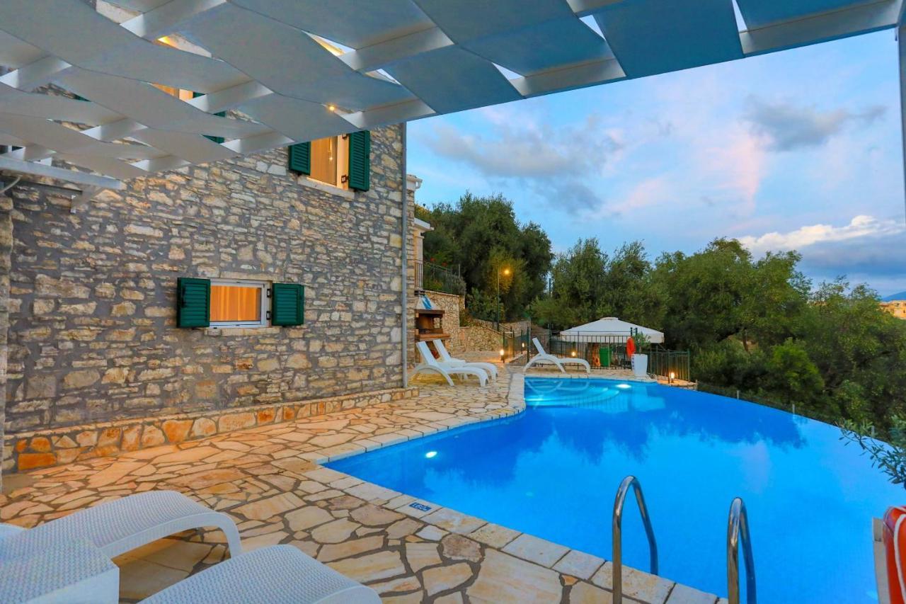 Villa Regina: Above Agni, Superb Views And Pool Kavalleraina Exterior foto